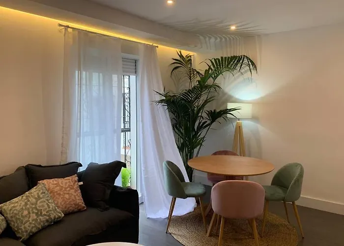 A Estrenar A Un Minuto Del Alcazar Lägenhet